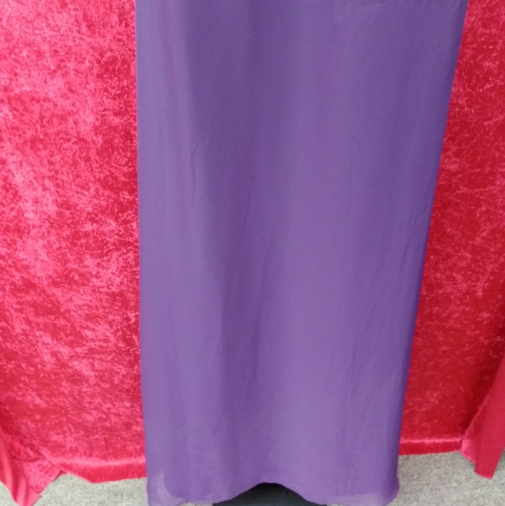 Dresses - Picture 6 of 6